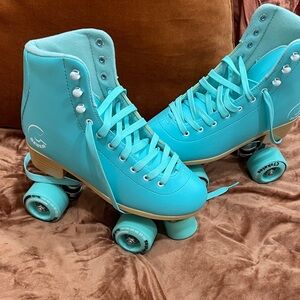 C7 Roller Skates